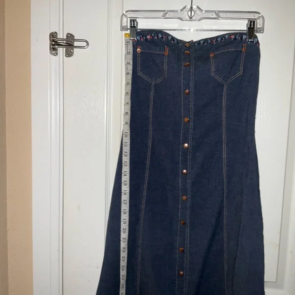 Dress - Picture 4 of 10